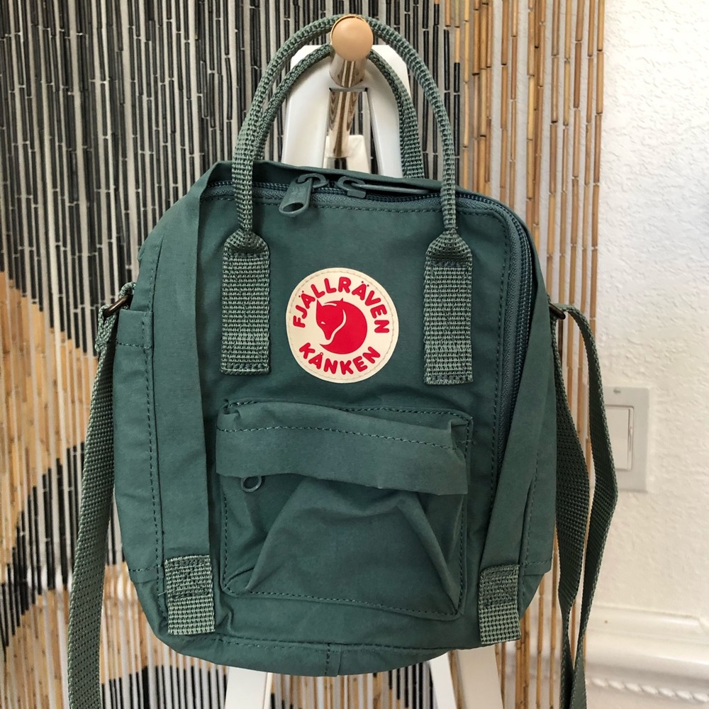 NWOT Fjallräven Kånken Sling in Frost Green